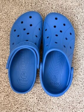 CROCS Classic Clog in Bright Blue